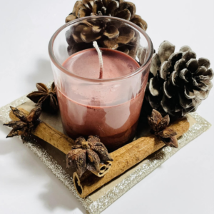 Κερί & κουκουνάρια